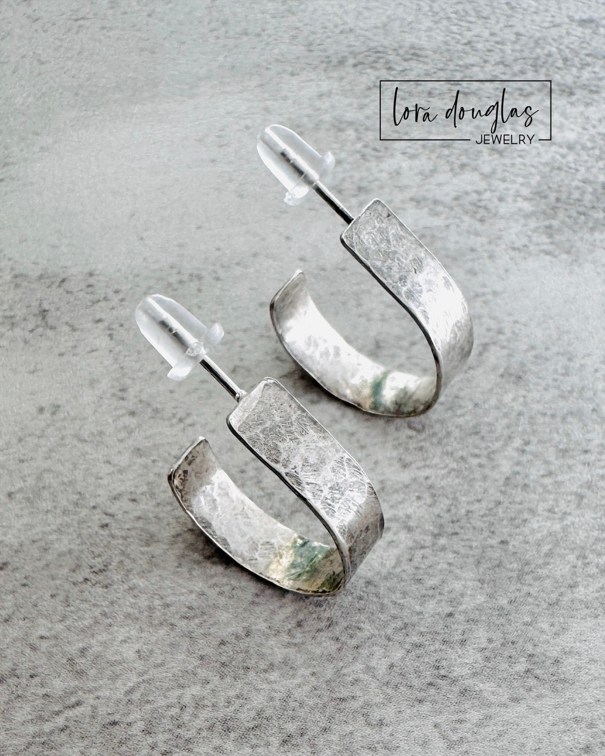 Sterling silver everyday hoop earrings featuring a hammered finish that adds dimension to the classic rounded silhouette, with a small lightweight design suited to work, casual outfits and evenings out.
