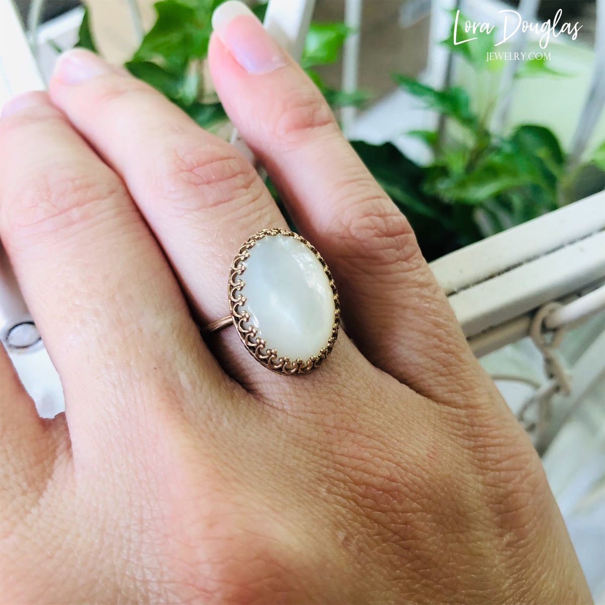 Bronze statement ring featuring a luminous Mother of Pearl stone measuring approximately 18 x 13 mm. This size 6 ring combines warm bronze with natural iridescent shell for a unique artisan jewelry design.